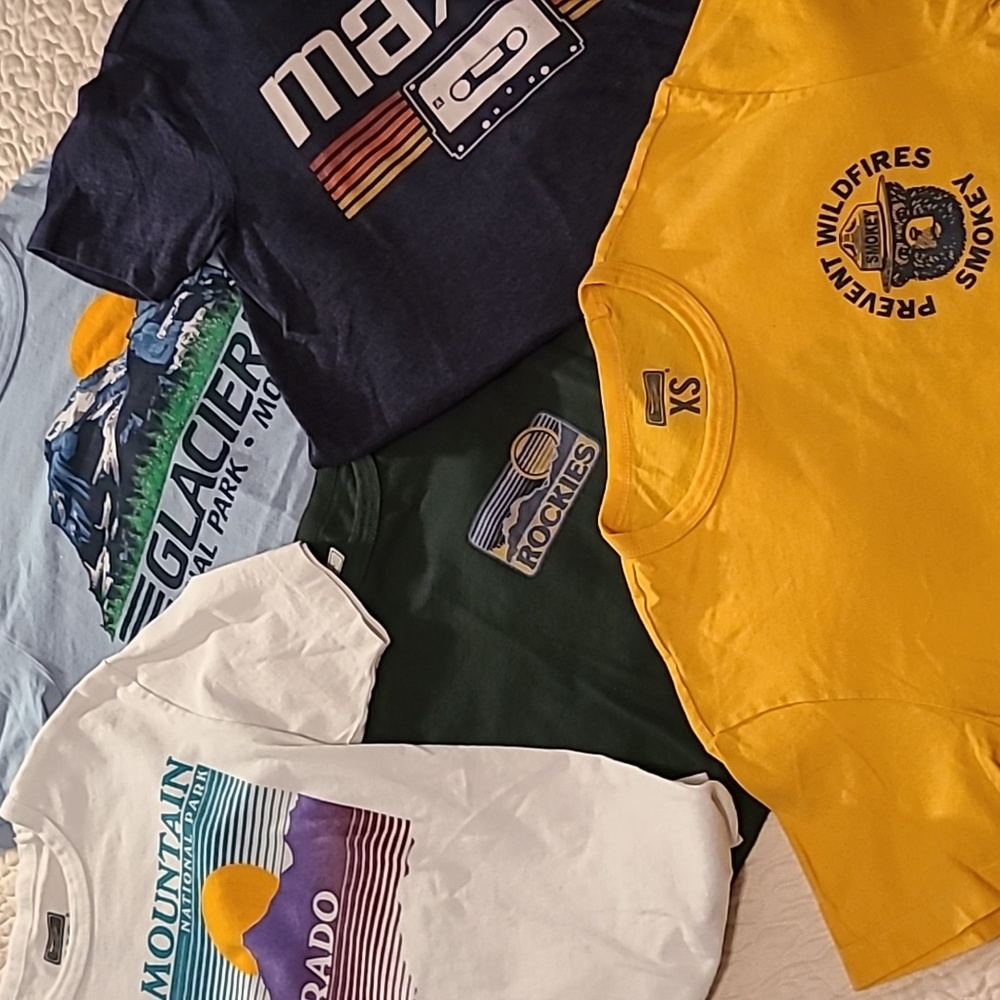 American Eagle Lot of 5 graphic tees all are XS Tailgate series